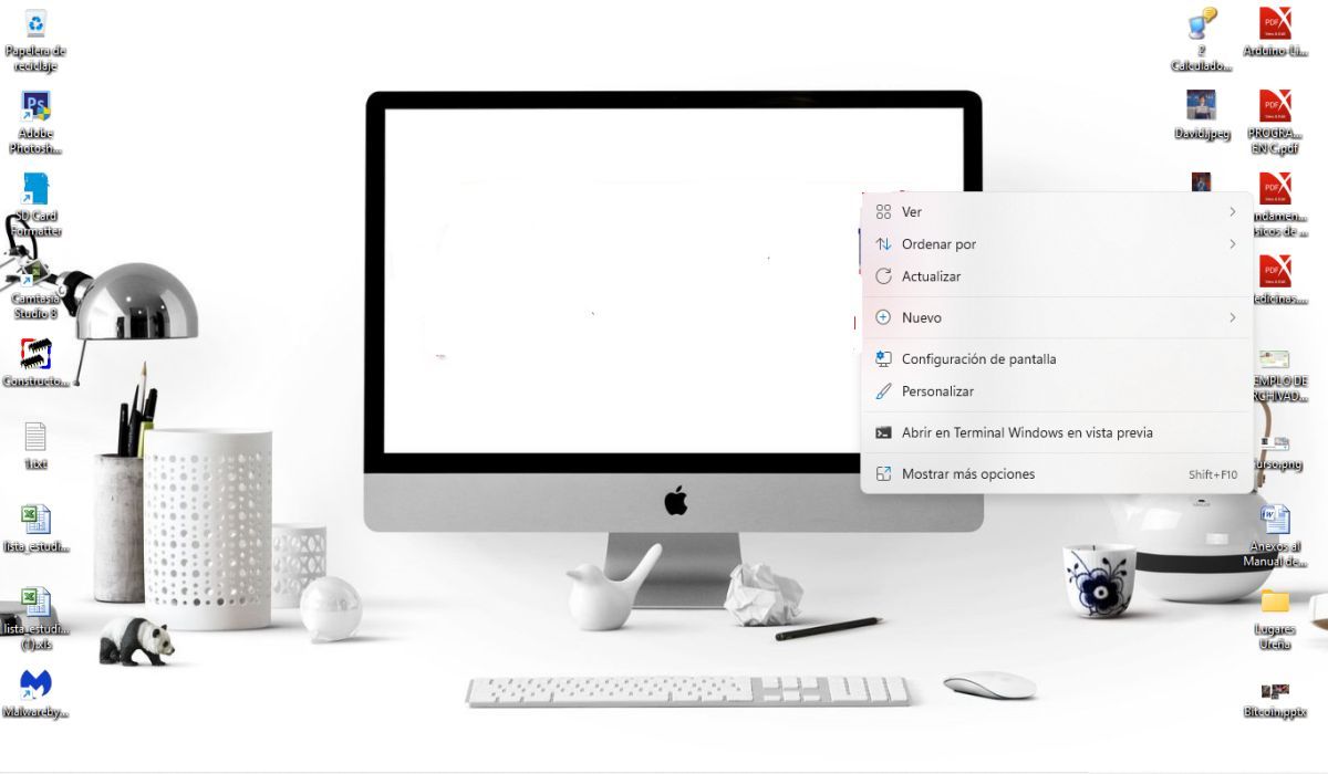 Haz-click-boton-derecho-sobre-el-escritorio-para-modificar-tamaño-iconos-windows-11