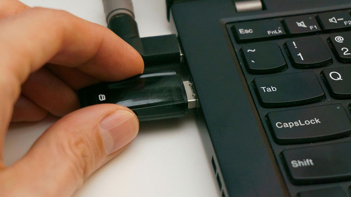 Así puedes hacer un pendrive compatible con Windows 11 y Mac