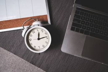 ¿Cómo poner el formato 24 horas en el reloj de Windows 11? Guía paso a paso