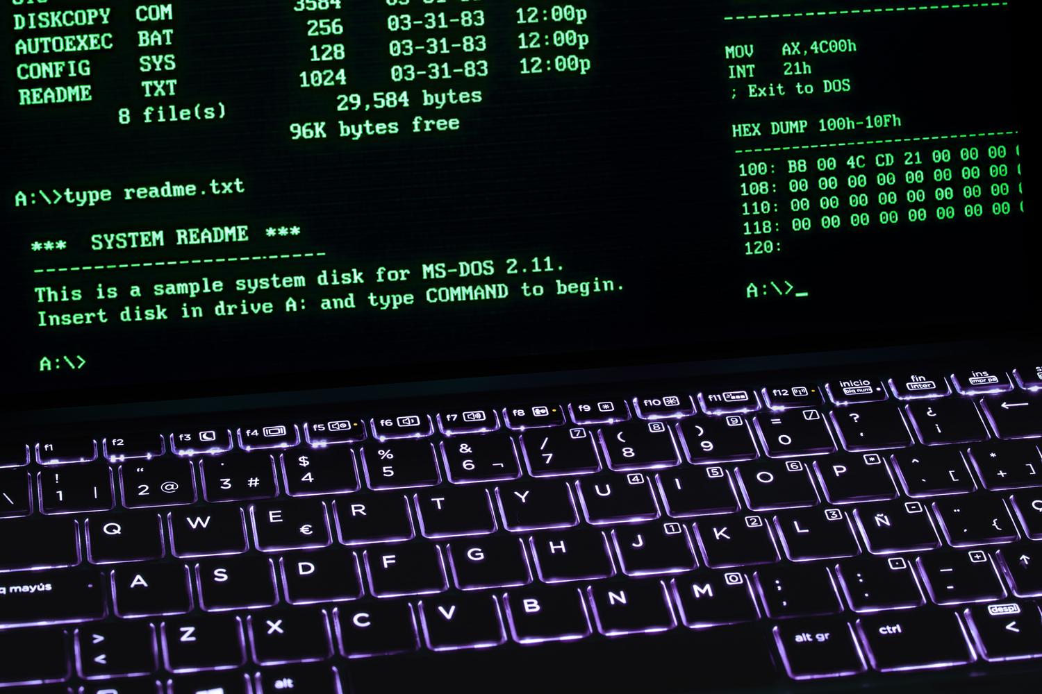 Pantalla de terminal MS-DOS clásica que evoca el entorno de línea de comandos donde se ejecuta Diskpart.