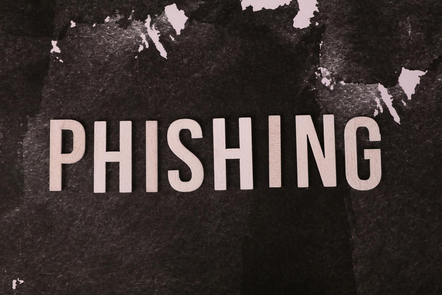 Imagen conceptual con la palabra 'Phishing', ilustrando uno de los métodos más comunes de infiltración del malware.