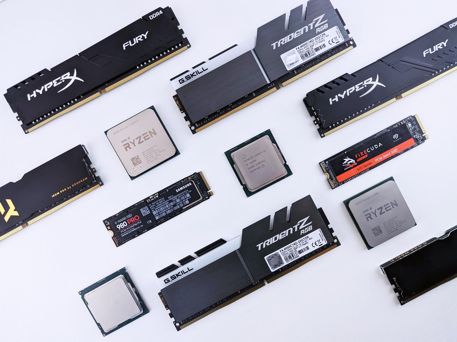 Primer plano de componentes de hardware, procesadores y memoria RAM, ilustrando los cuellos de botella del sistema.